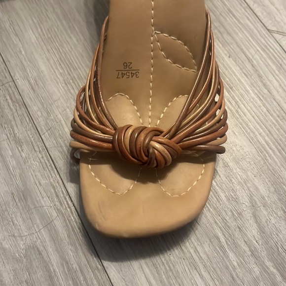 Leather heels - Picture 4 of 9